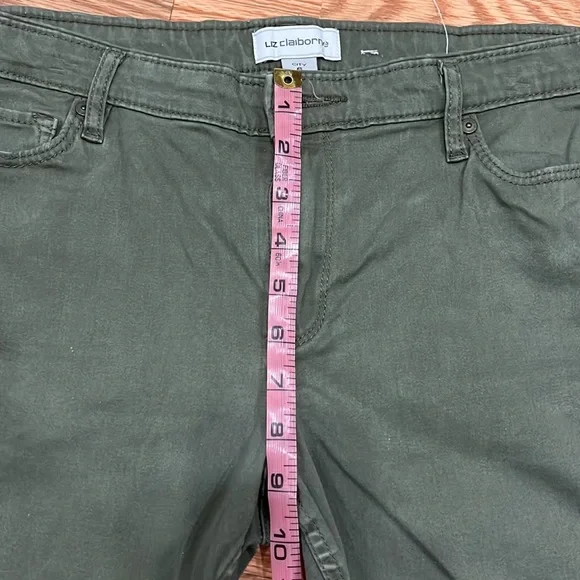 Liz Claiborne women’s army green shorts size 6 - Picture 5 of 7